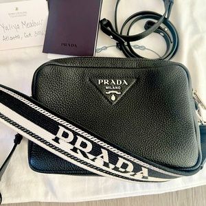 ❌SOLD❌ PRADA Vitello DOUBLE ZIPPER Camera bag BLACK